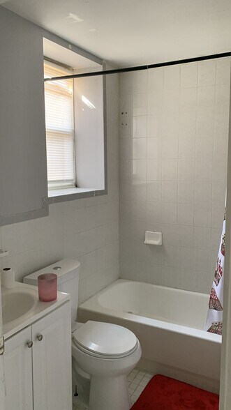 Building Photo - 234 6th Ave W