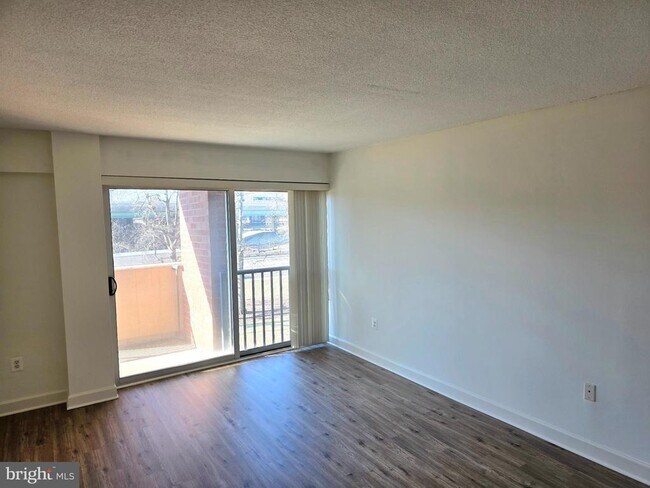 Building Photo - 1300 Army Navy Dr