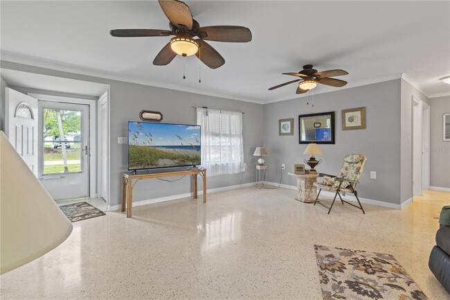 Building Photo - 4020 Palm Dr