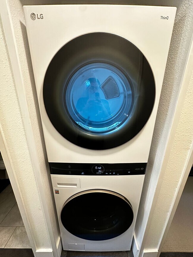 Building Photo - $3,500 / Month | 3 Bed / 2 Bath | Haleakala Gardens