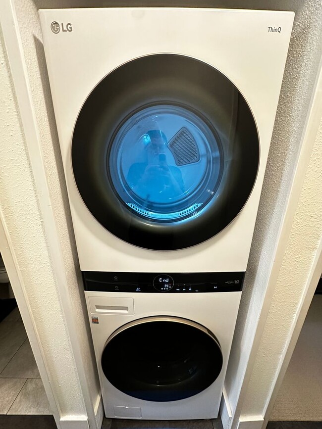 Building Photo - $3,500 / Month | 3 Bed / 2 Bath | Pets allowed