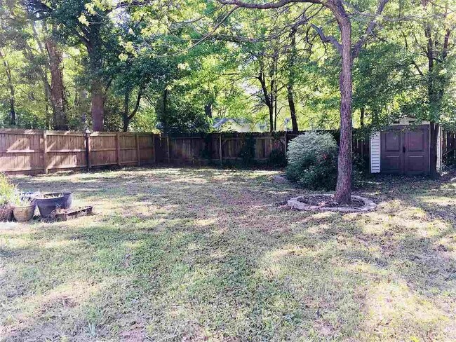 Building Photo - 3421 Northview Dr