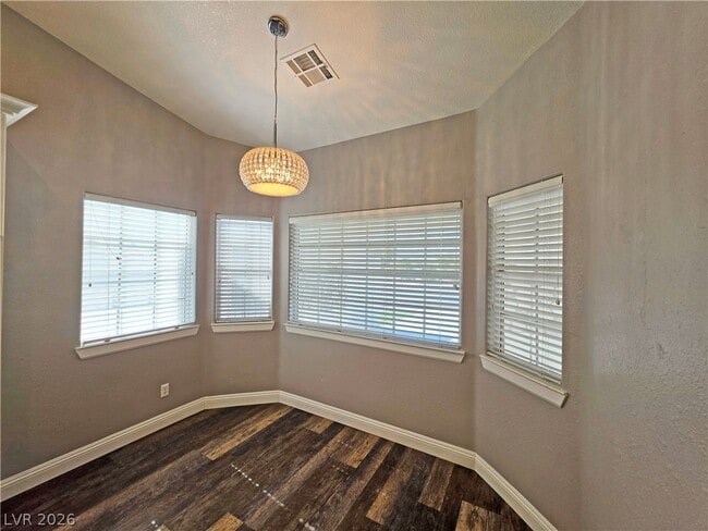 Building Photo - 3630 E Vineyard Dr