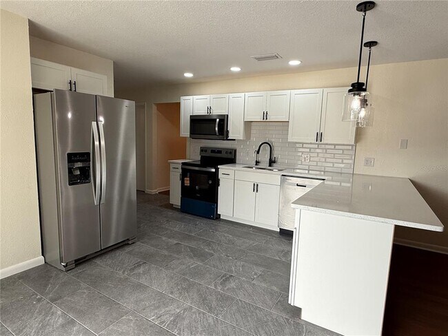 Building Photo - 6202 Brandon Cir