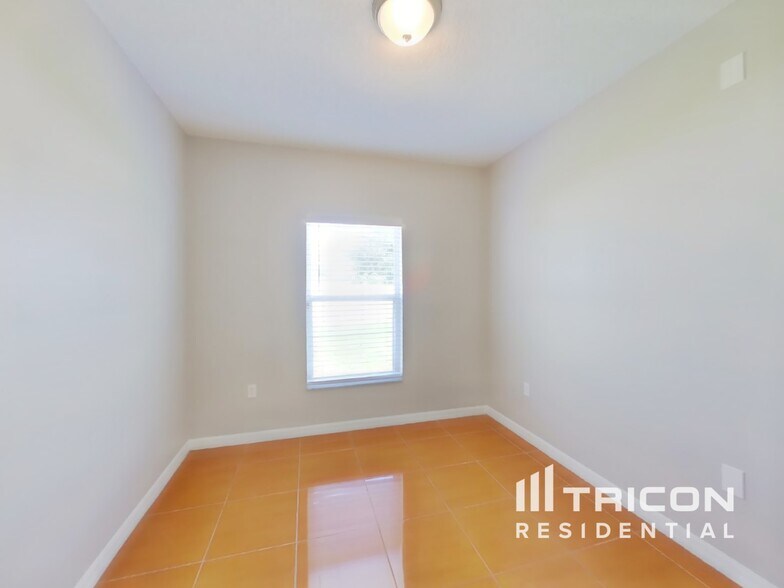 Building Photo - 1040 Dudley Dr