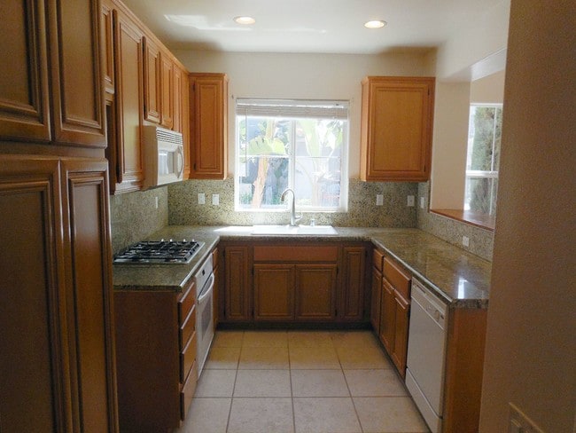 Building Photo - 3355 Shadetree Way