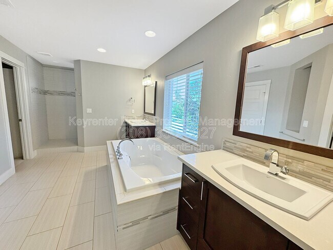 Building Photo - 2784 S Trailwood Way