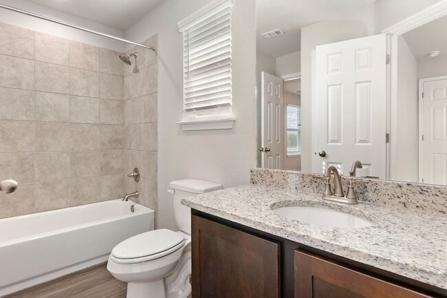 Building Photo - Luxury Duplex in Brook at Knox Ridge!