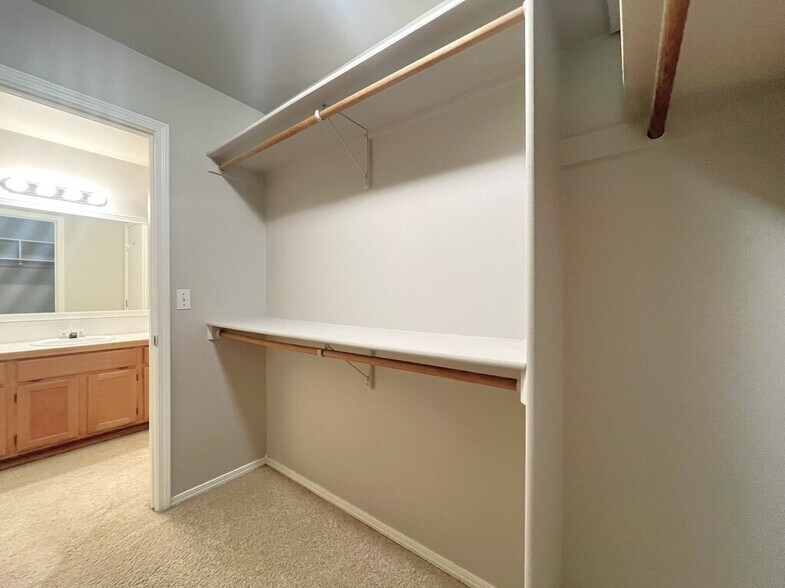 Building Photo - 4160 E Carnation Ct