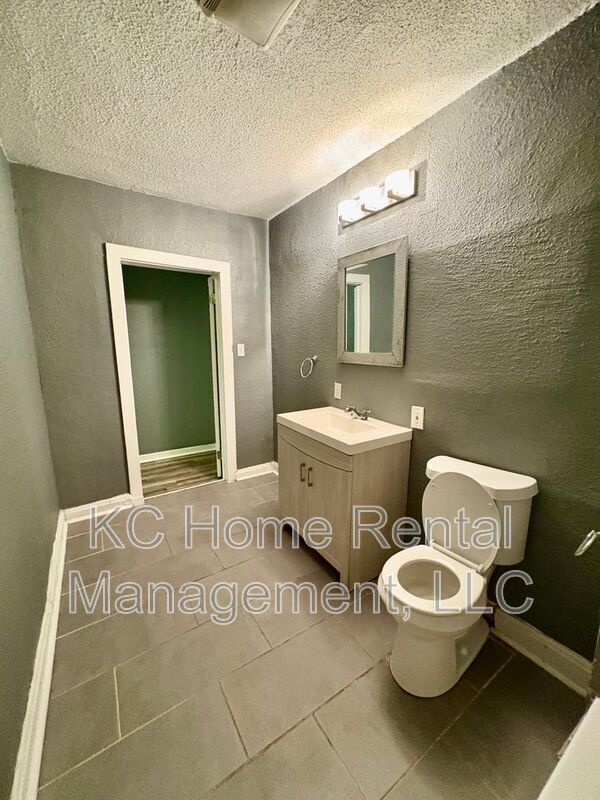 Building Photo - 6103 Walrond Ave