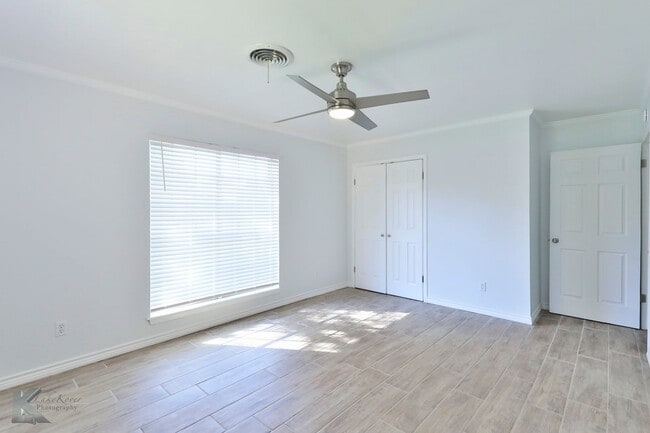 Building Photo - Complete RENOVATION only a few years ago!  Large bedrooms!