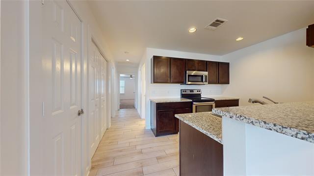Building Photo - 941 Robineta Ln