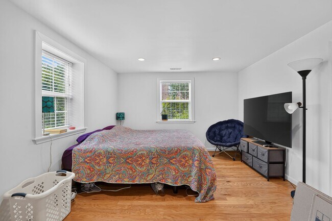 Building Photo - 4725 Springbrook Dr