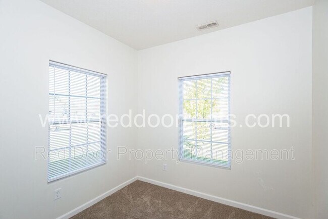 Building Photo - 907 Curlew Ln
