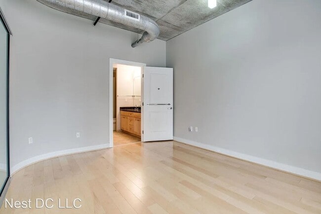 Building Photo - Loft Style Two bedroom W/Parking & Storage Included, Over 1,000 Square Feet!