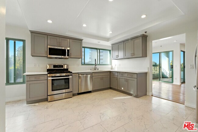 Building Photo - 10336 Wilshire Blvd