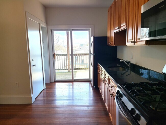 Building Photo - 27 Buttonwood St