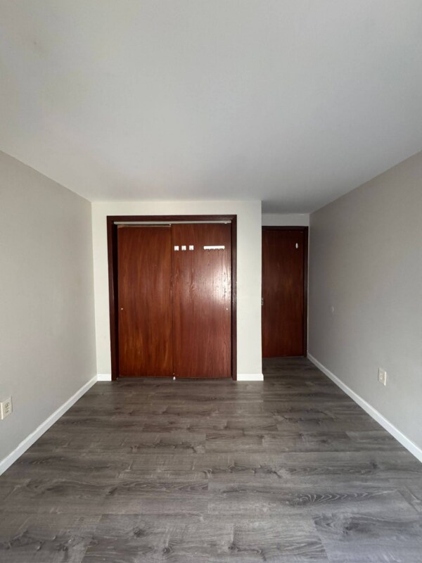 Building Photo - 344 S 6th St