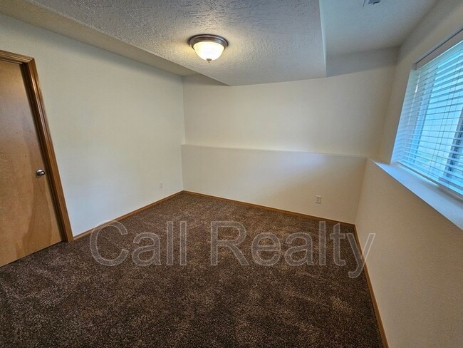 Building Photo - 828 Kelsea St