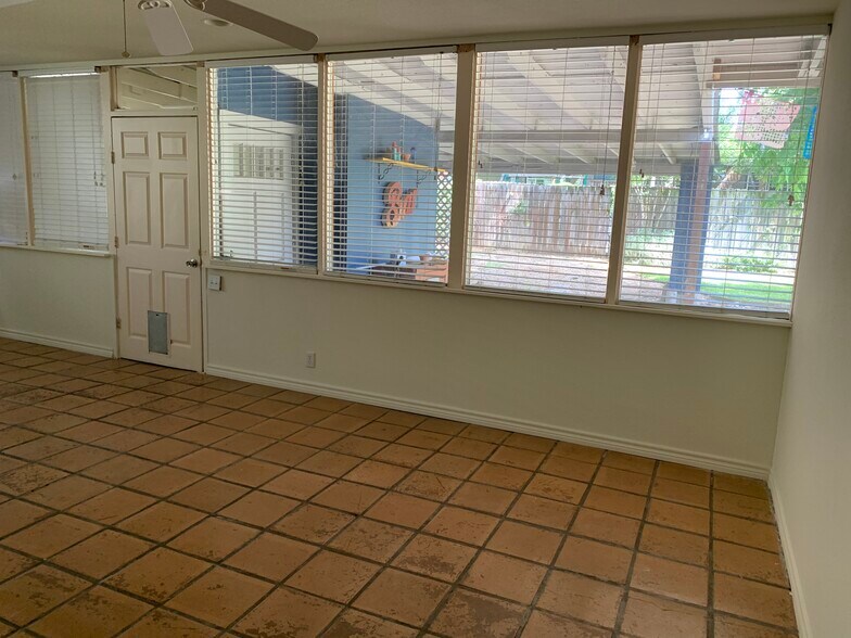 Building Photo - 309 Irvington Dr