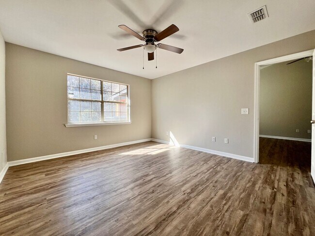 Building Photo - COMING MID-MAY 2026! (Pet Friendly)