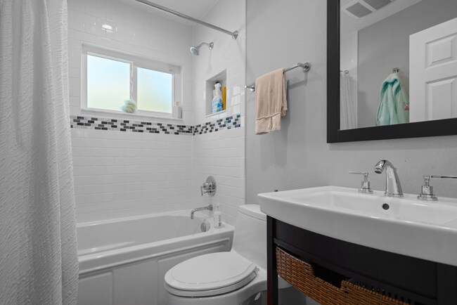 Building Photo - 9905 Woodbay Dr