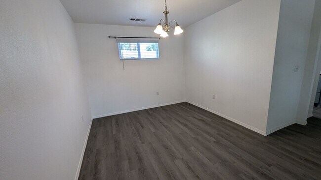 Building Photo - Remodeled 3 Bedroom 2 Bath Home