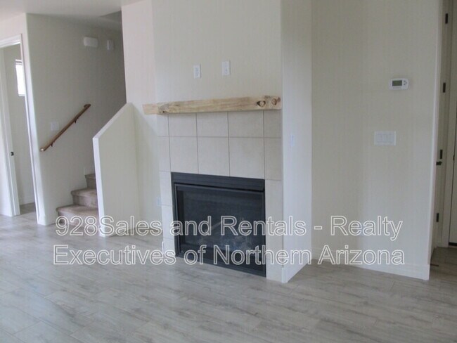 Building Photo - 2595 W Pollo Cir