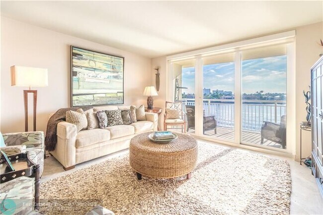 Building Photo - 511 Bayshore Dr