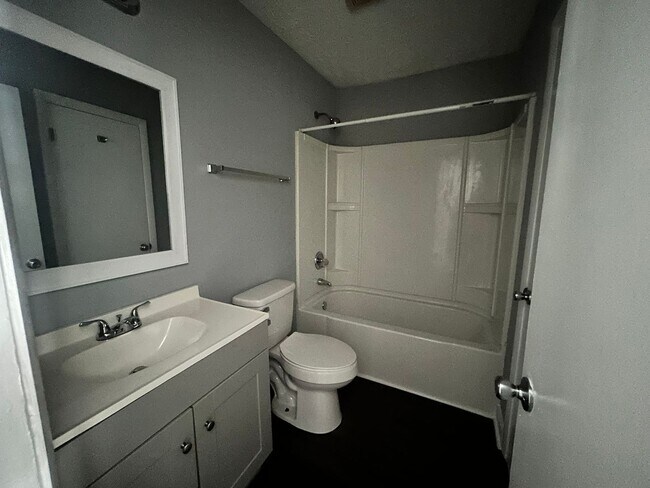 Building Photo - 6466 Kelmscot Ct