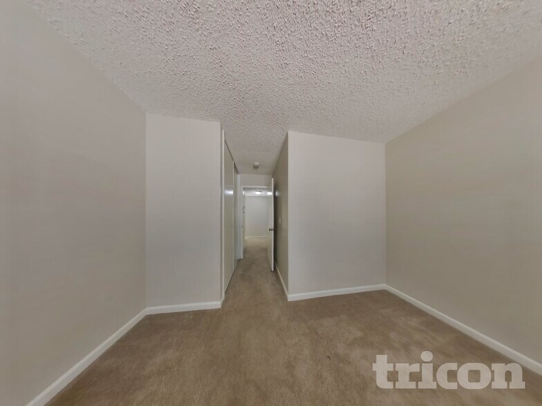 Building Photo - 110 Inverness Dr