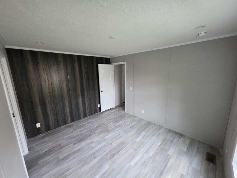 Building Photo - 92 Thomas Ln