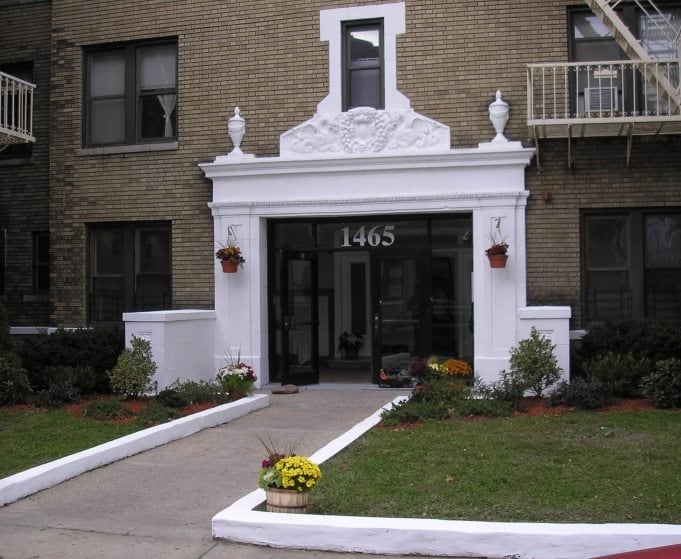 Primary Photo - Pineda Apartments