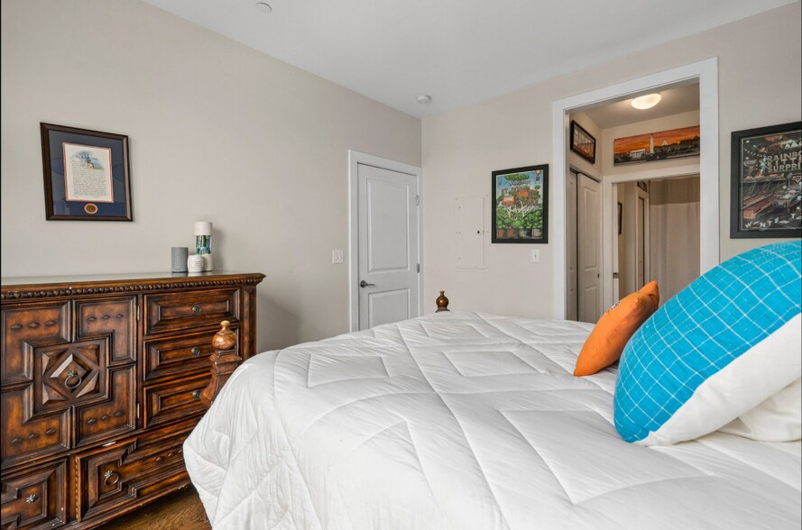 Building Photo - 2920 Georgia Ave NW