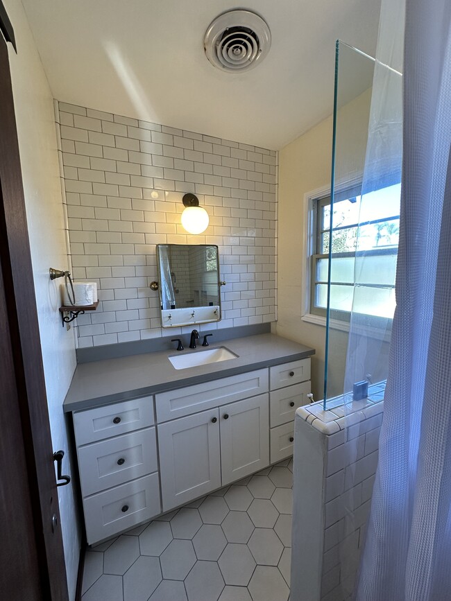 Bathroom Upstairs - 5007 Raymond Pl