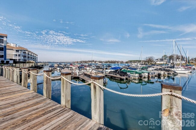 Building Photo - 18695 Vineyard Point Ln