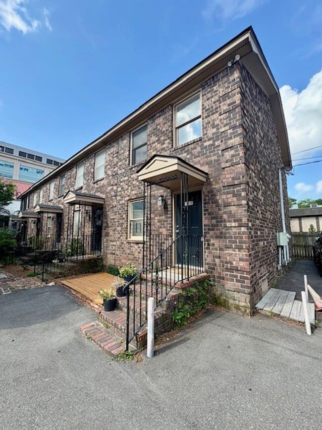 Building Photo - Charming End Unit Two Bedroom Townhome on ...