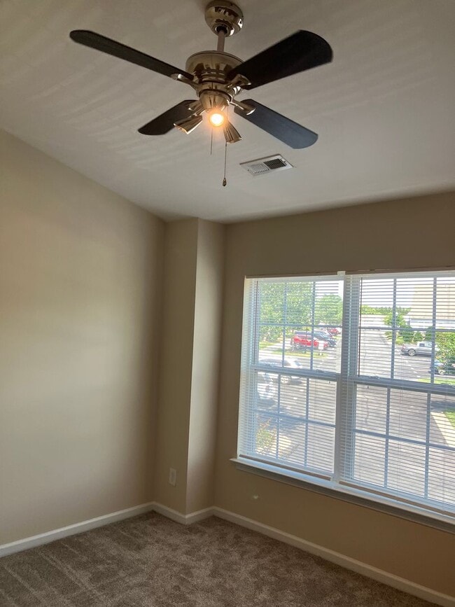 Building Photo - Robyns Glen townhome