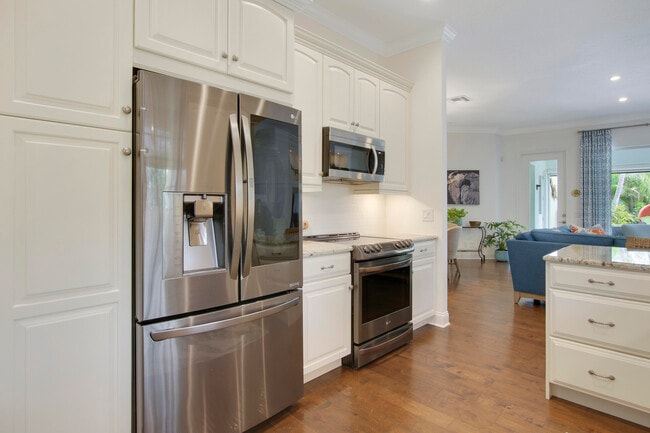 Building Photo - 136 Florence Dr