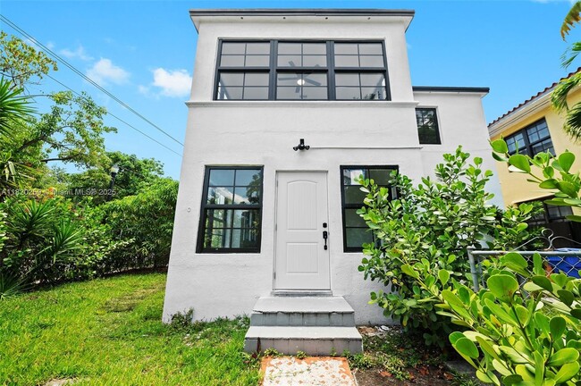 Building Photo - 4222 NE 1st Ave