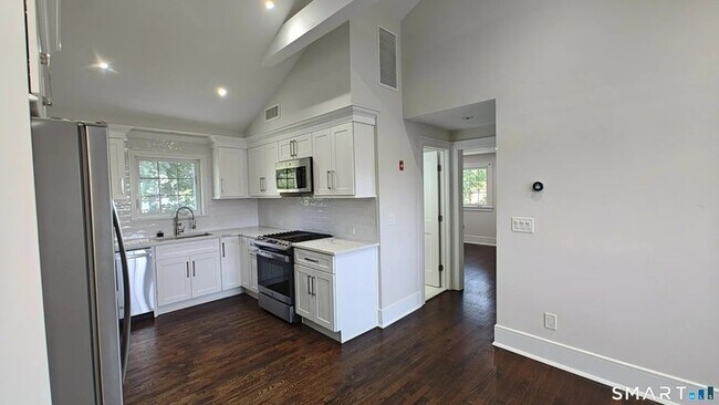 Building Photo - 38 Poe Ct