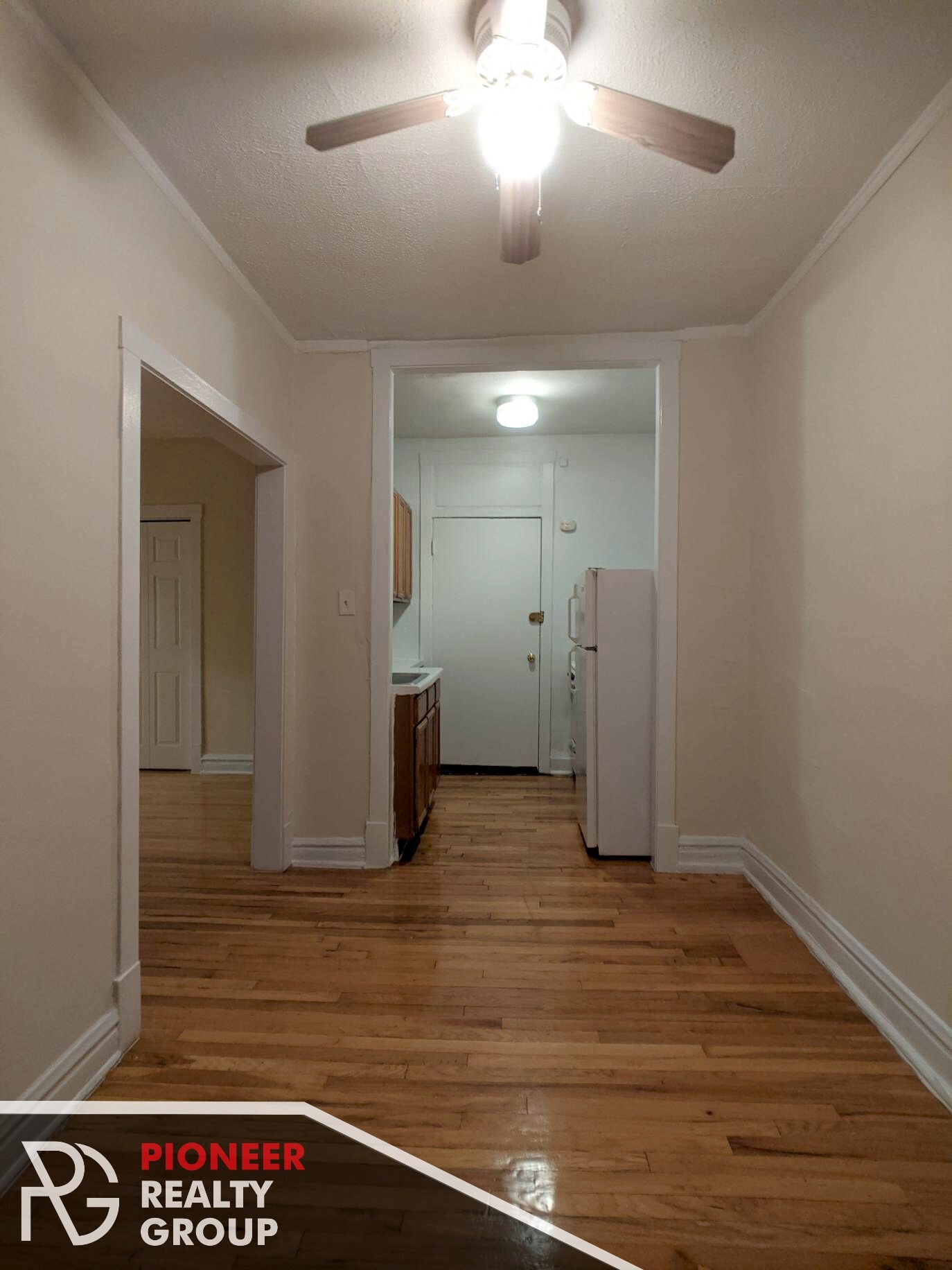 Building Photo - 630 W Cornelia Ave