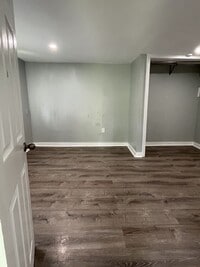Building Photo - **Move in Special - 50% off first months r...