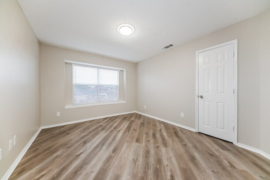 Building Photo - 2209 Amber Springs