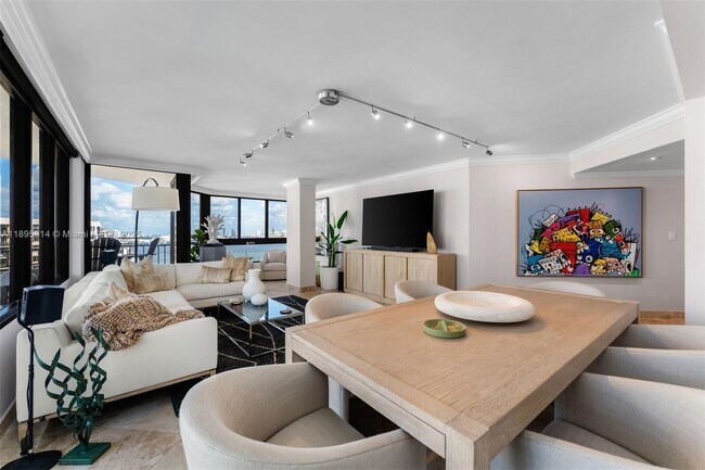 Primary Photo - 520 Brickell Key Dr