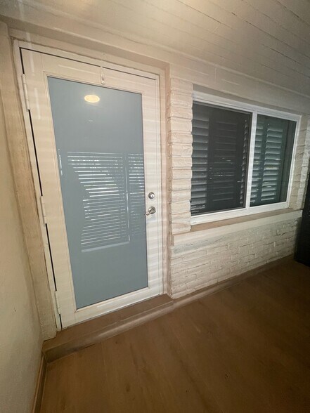 Building Photo - 2510 SW 27th St