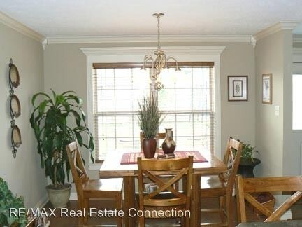 Building Photo - 2424 Canterbury Ct