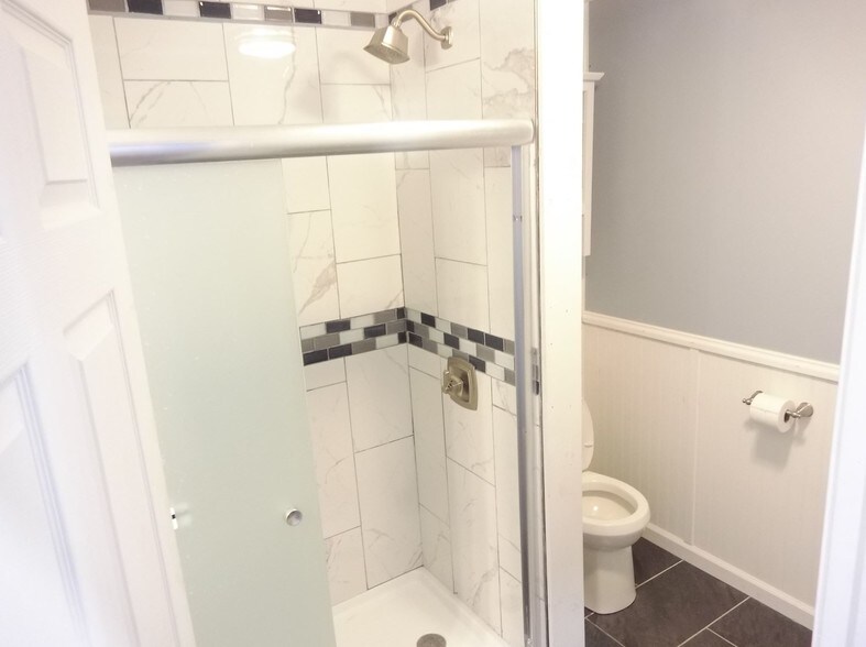 Building Photo - 205 Cherry St