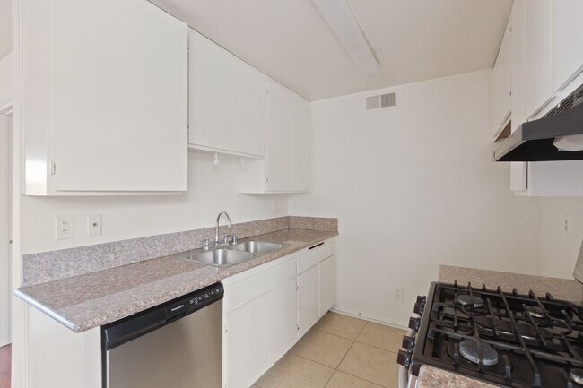 Building Photo - 7233 Loma Verde Ave