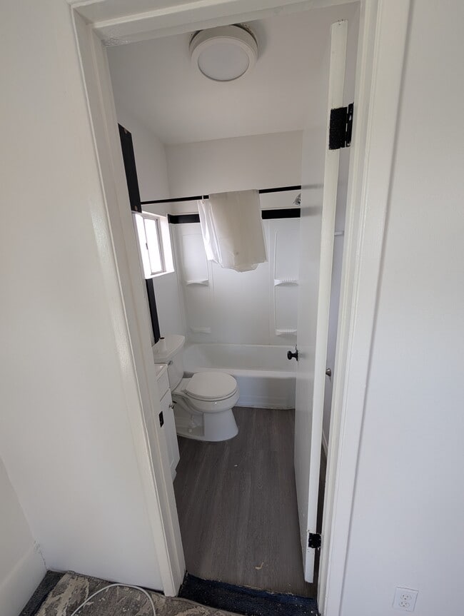 Building Photo - 208 D Ave